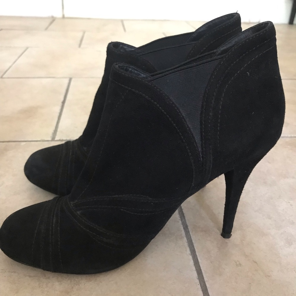 Lila Verne suede ankle boots